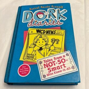 📚4/10.00📚 Dork Diaries hardcover book Clean, excellent